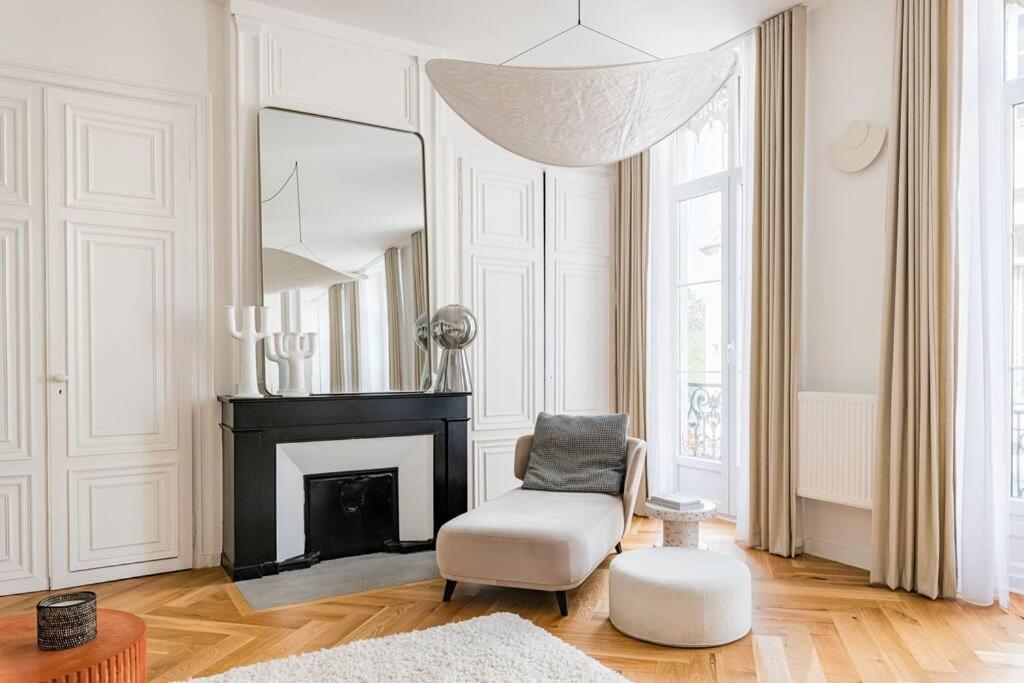 Beige Hospitalite - Apotheose Luxueux- 3 Chambres - Parking Prive Saint-Etienne  Bagian luar foto